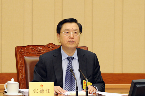 张德江委员长主持十二届全国人大常委会第二次会议第一次全体会议
