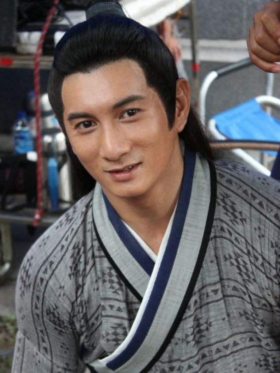 吴奇隆饰演19岁的卓一航