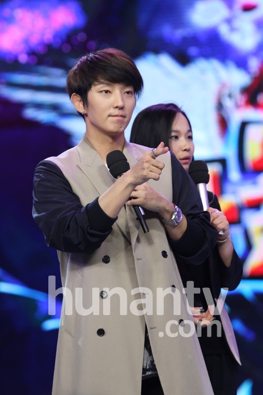 李准基夸谢娜漂亮摆拍臭美合影 调侃海涛真人显瘦【11】