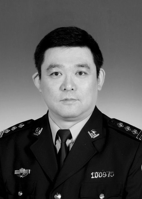 穆雷,男,汉族,1970年10月出生,1993年8月参加工作,1993年4月加入中国