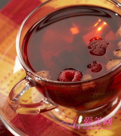 人民网食品频道         如果吃了冰镇西瓜,不妨过后喝碗红糖水,这样