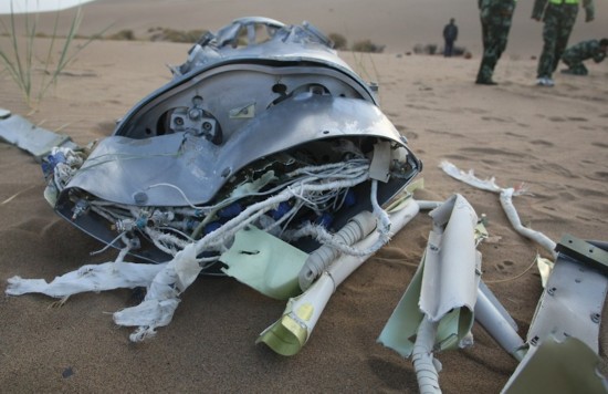 内蒙古阿拉善盟额济纳旗巴丹吉林沙漠发现的"神舟十号"飞船逃逸塔残骸