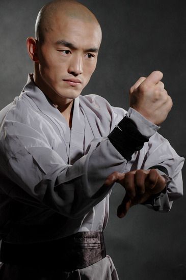 武僧一龙ko波兰选手比尔 一龙飞檐走壁练功图曝光