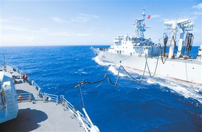 中国台湾网 两岸旅游 总览 > 正文 夏日,东海舰队一支舰艇编队在远海