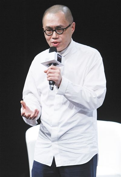 梁文道:追逐利益未必导致底线失守