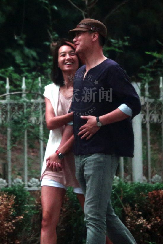 朱丹新恋情曝光 和男友牵手逛街忘情拥吻[图]【16】