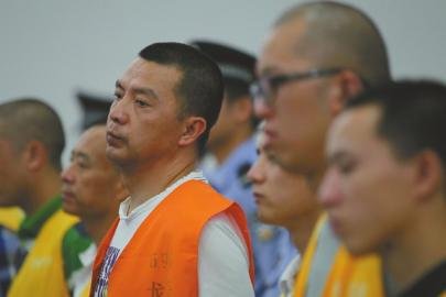 6月26日,省高院宣布对"黑老大"雷晓伟维持死刑判决.