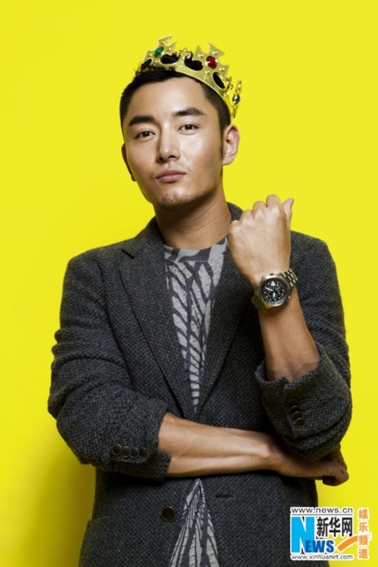 李东学双封面登台刊国际版 英俊挺拔形象亲民