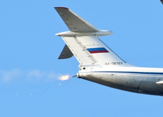 你没有见过的伊尔-76运输机机尾炮凶猛开火【3】