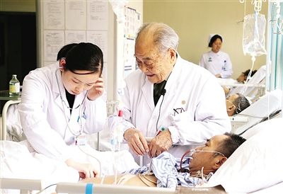 苍生大医——记中国工程院院士,南京军区南京总医院副院长黎介寿(上)