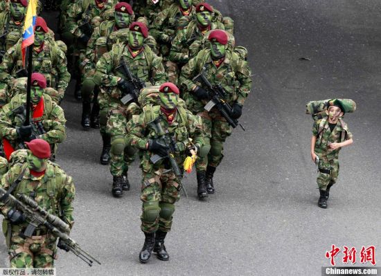 哥伦比亚举行独立日阅兵