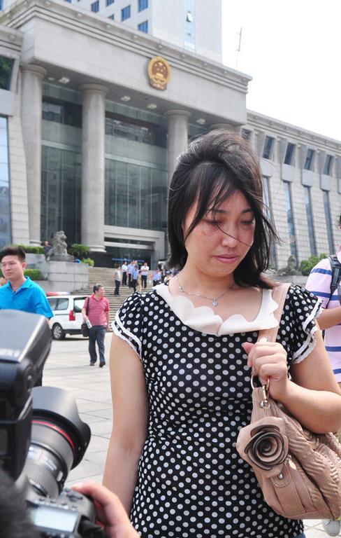 唐慧绝不让女儿多见任何一个陌生人