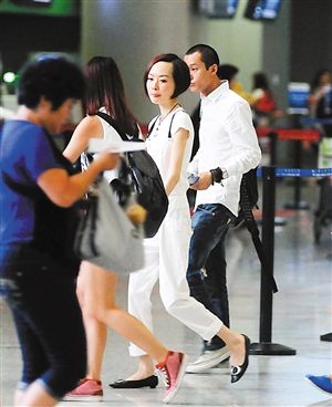 揭43岁陈鲁豫两段婚姻三段情 与初恋相识30年终分手