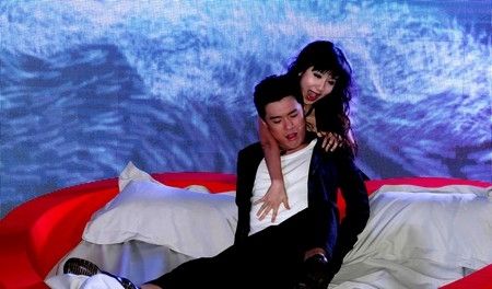 《爱情公寓4》胡一菲曾小贤激情戏雷翻众人(图)