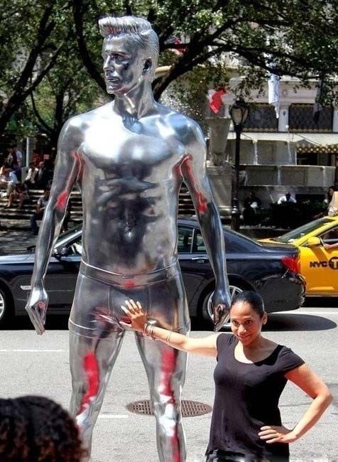 华清池"杨玉环"裸胸遭游客轮番羞辱 网友发帖鄙视【21】