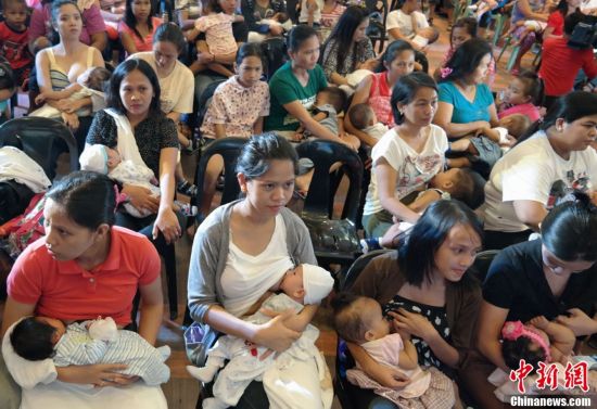 菲律宾妈妈集体哺乳 欲创吉尼斯纪录