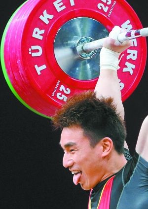 一声大吼三金到手廖辉夺三冠两破世界纪录