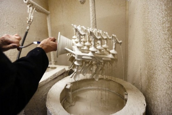 组图:揭秘劳斯莱斯小天使车标制作过程