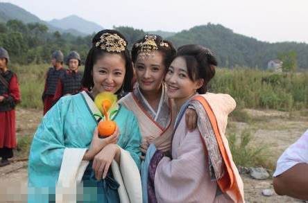 杨幂林心如李小璐唐嫣 娱圈好友美艳pk谁最抢镜【2】