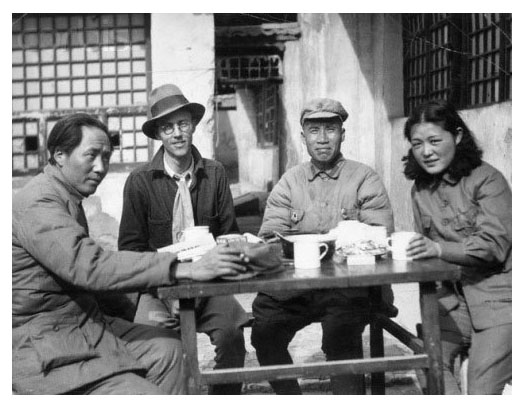 毛泽东翻译:吴莉莉.大学毕业后,吴莉莉去美国留学,认识了海伦.