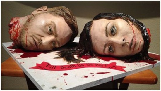 美国女蛋糕师制作"鲜血头颅"蛋糕庆自己结婚(图)