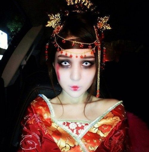 郭美美晒僵尸妆 网友:这才是你