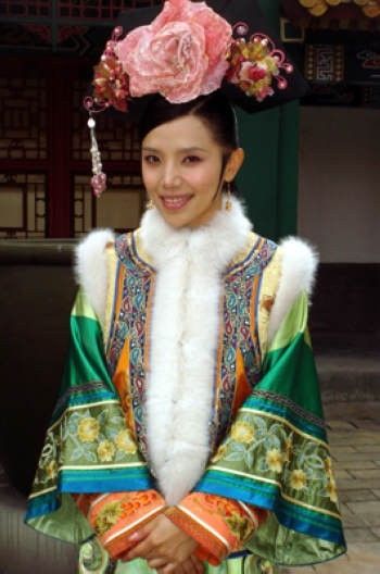 李佳璇饰丽嫔娘娘 资料图