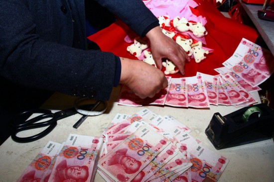 扬州"土豪"订制万元人民币花束求婚【2】