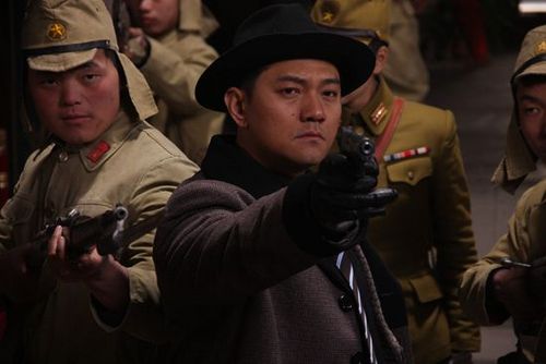 《尖峰》卫视热播 彭博演反派招人恨