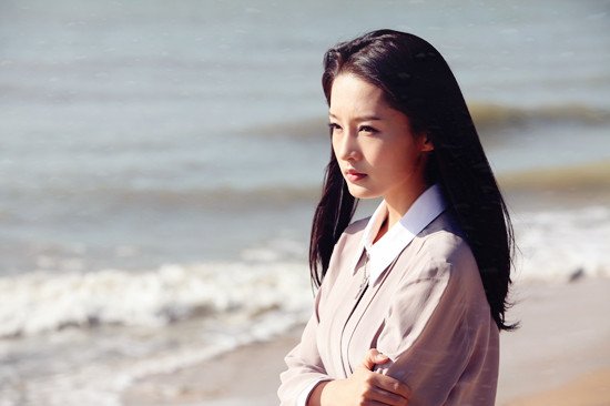 《花开半夏》湖卫开播 李沁演绎"虐心"女主