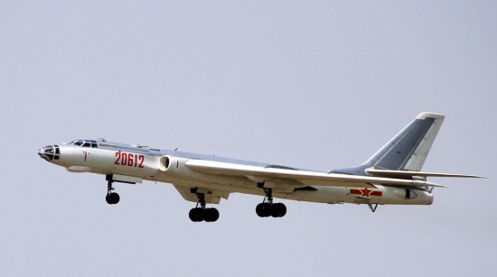 中国空军轰-6k轰炸机