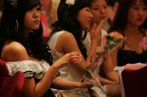 曝中国富豪相亲会内幕:"土豪"选妃秀(组图)