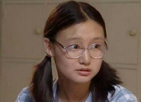 《十七岁不哭》里的岳晓丹(牛萌萌饰演)