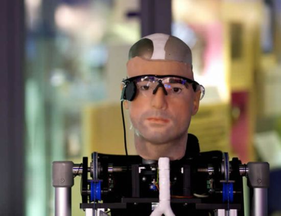 美国出现首个仿生人 有血有肉会说笑话【5】