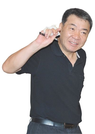 导演郑晓龙曾以《渴望》《北京人在纽约》等作品闻名,近几年却频频以