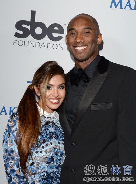 科比与娇妻当众热吻 出席活动浓情蜜意【5】