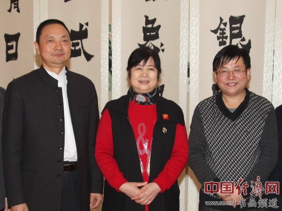 毛小青(中,北京毛氏联谊会会长毛广淞(左,著名作家,学者,金石书法家