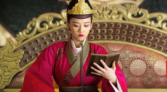 陈乔恩的精彩演绎也被称为"萌版"东方不败,她在剧中尝试了多个造型