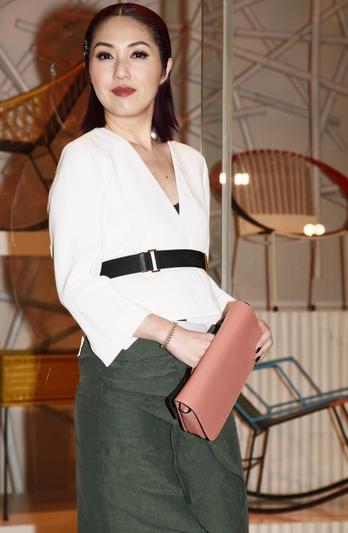 杨千嬅小腹微涨被疑怀二胎 澄清:我是肥了