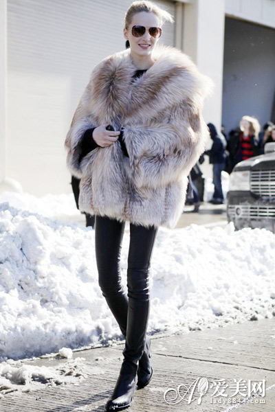 皮草混搭支新招 内搭衬衫马上有范【8】--时尚--人民网