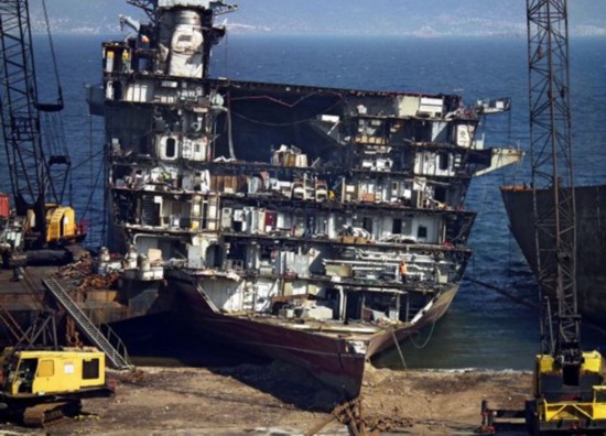 英国欲从土耳其买回报废航母零件 以修复最后一艘航母