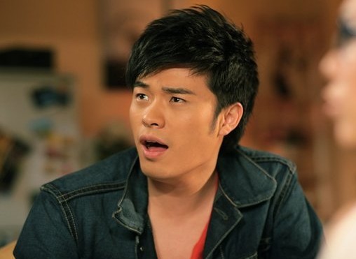 《爱情公寓4》张伟屌丝变娘炮惨遭众人狂虐 牺牲形象成全角色的明星