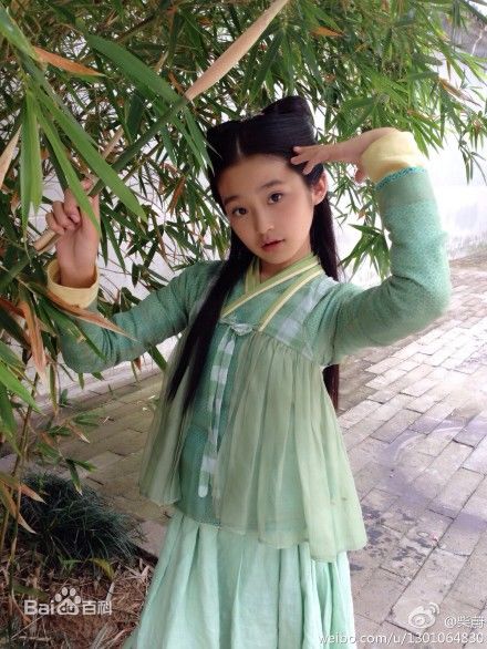 13岁童星柴蔚气质神似林青霞 30张私照爆红网络