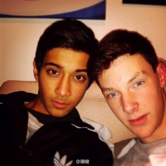 少年卷福网络走红 海量帅气私照曝光(组图)