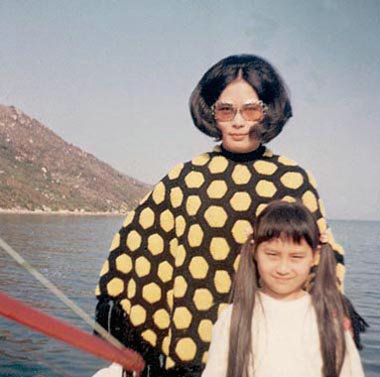 二太太蓝琼璎和童年时的何超琼