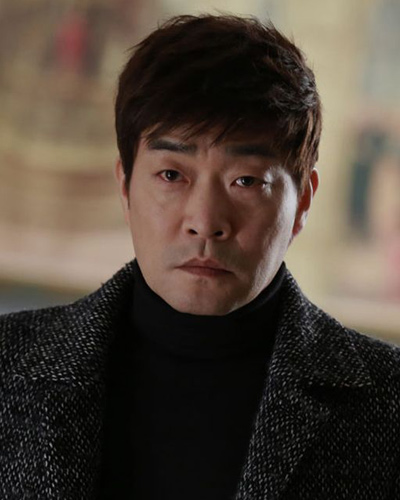 threedays孙贤周斜分的男生烫发造型让孙贤周变身最时尚的总统,与现实