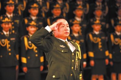 《战地黄花分外香》央视热播 吴军挑战指挥家角色