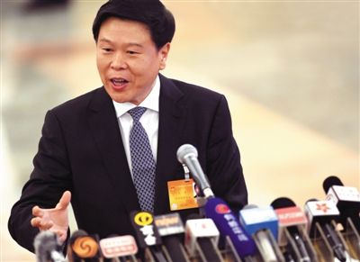 局长:加快立法     昨日,出现在人民大会堂的国家税务总局局长王军
