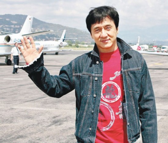 60岁成龙接预言家警告信:2016年将遇空难