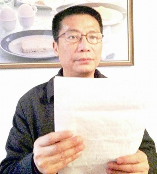 21年前,身为黄石市磁湖服装厂厂长的丁细清被下陆区检察院带走调查